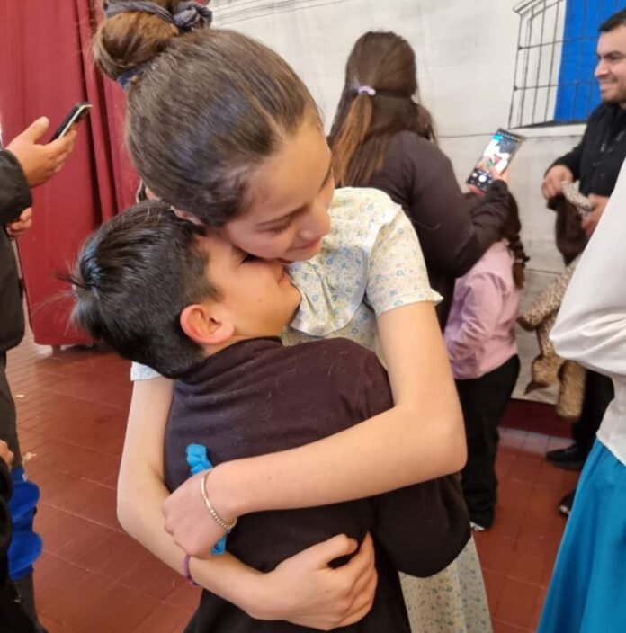 Jazmín y Renzo, foto compartida por su mamá en redes sociales