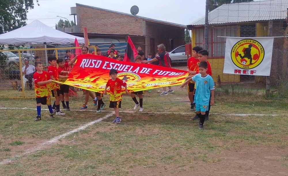 Malargüe Cup 2025: desfile, emoción y fútbol internacional en el inicio de su tercera edición 3 WhatsApp Image 2025 12 07 at 9.21.42 AM 1