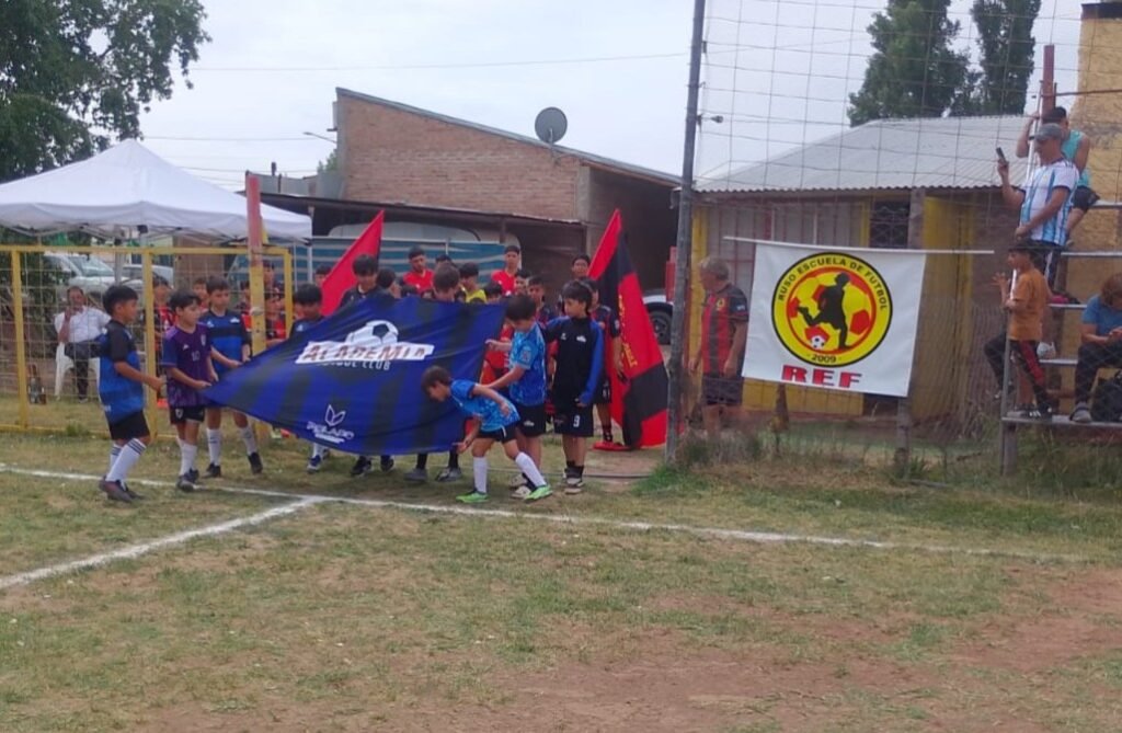 Malargüe Cup 2025: desfile, emoción y fútbol internacional en el inicio de su tercera edición 4 WhatsApp Image 2025 12 07 at 9.21.42 AM 2