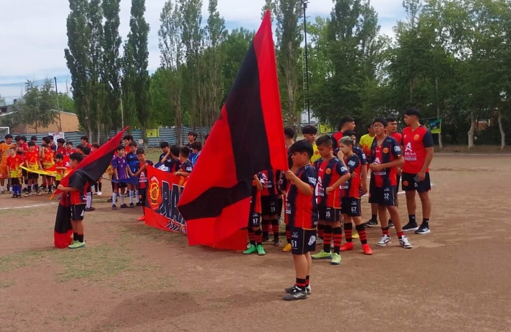 Malargüe Cup 2025: desfile, emoción y fútbol internacional en el inicio de su tercera edición 5 WhatsApp Image 2025 12 07 at 9.21.42 AM 3
