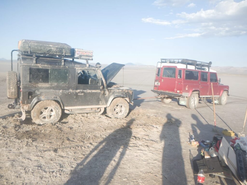 Vuelco en Llancanelo: dos extranjeros fueron asistidos y trasladados a Malargüe 10 WhatsApp Image 2026 01 17 at 12.33.21 PM 1