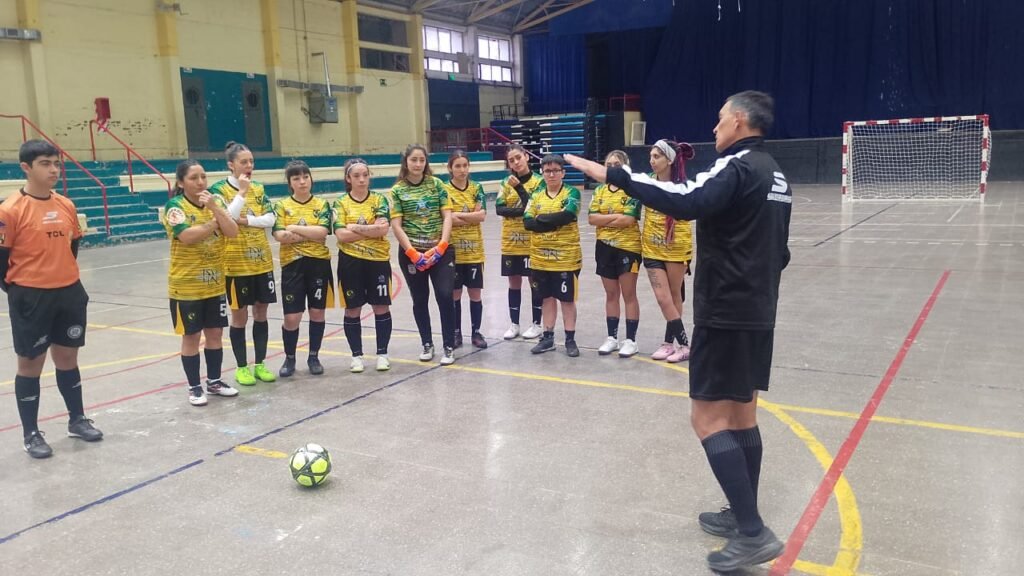 El Apertura del Fútbol 5 Femenino arrancó con goles y tres punteros en LIFAM 5 FERROSOL