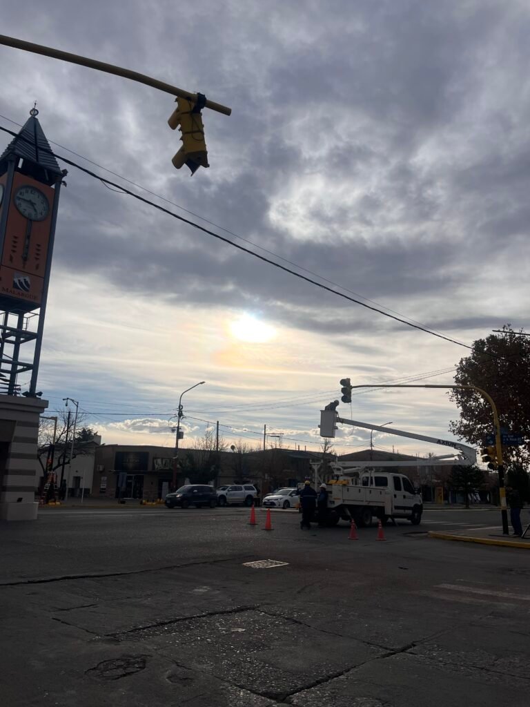Llegó el gran día: comenzaron las obras para recuperar los semáforos de las avenidas. 3 IMG 4436