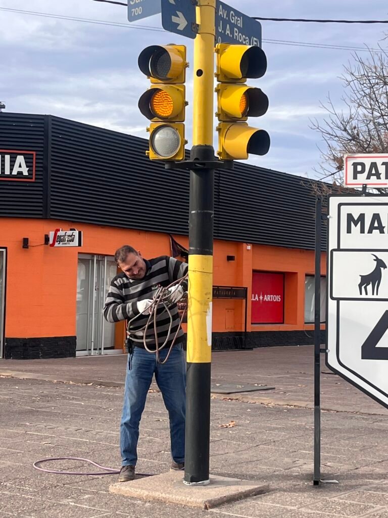 Llegó el gran día: comenzaron las obras para recuperar los semáforos de las avenidas. 2 IMG 4438 2