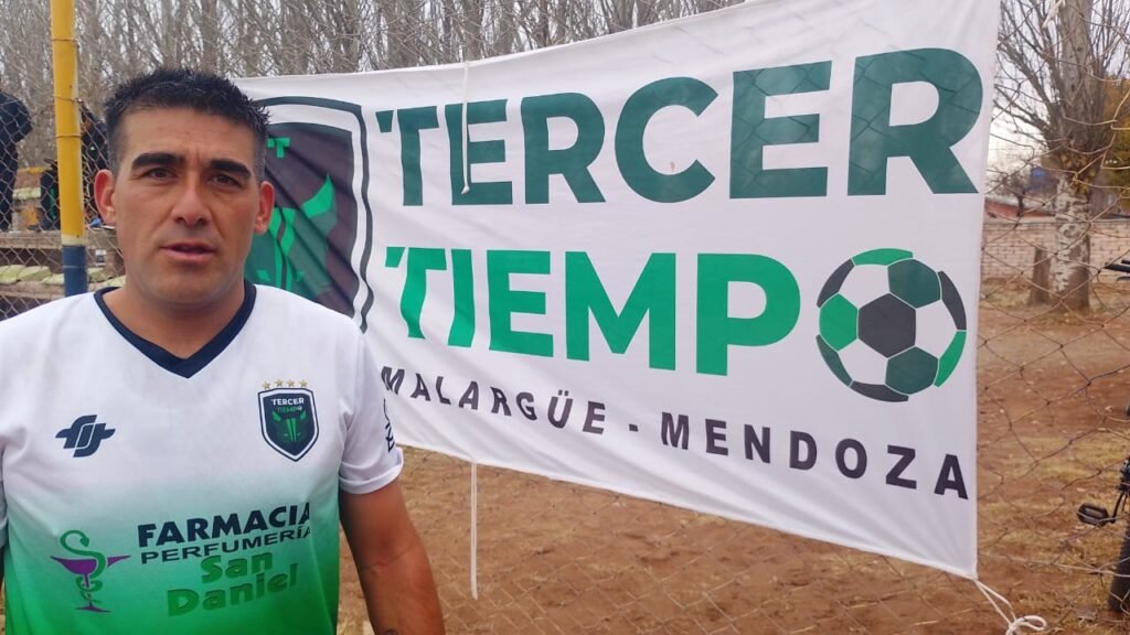 Tercer Tiempo goleó 5 a 0 a Deportivo Balloffet y quedó a un paso de otra final senior 7 RICARDO VILLAR TERCER TIEMPO