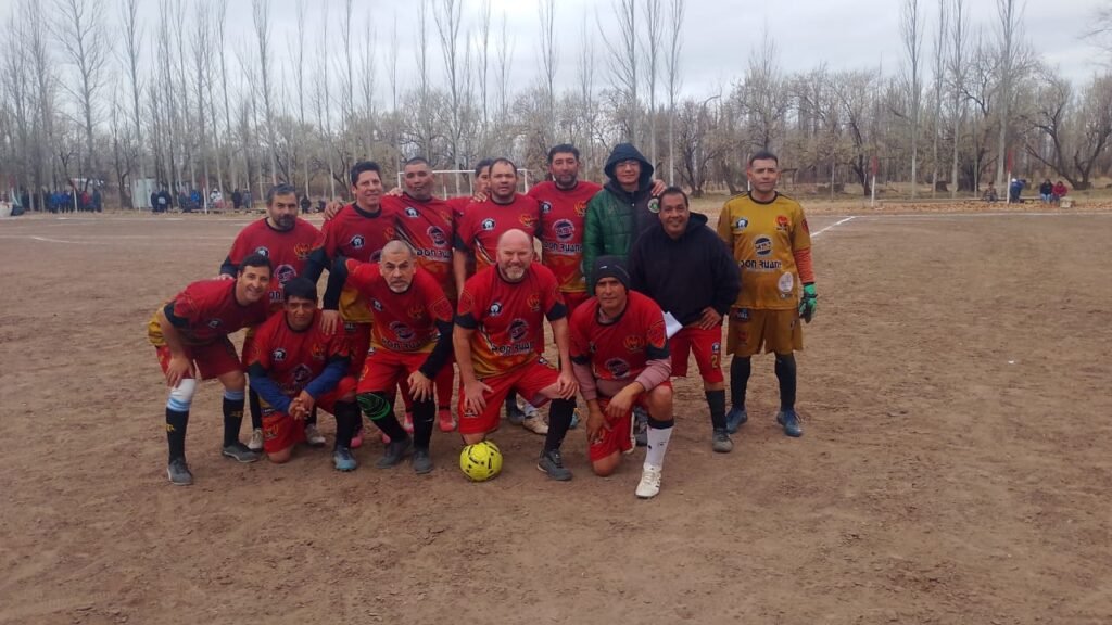Veteranos de la CoVeFuM: Camping sigue imparable y Patrones manda en el Oro 8 Atletico Malargue