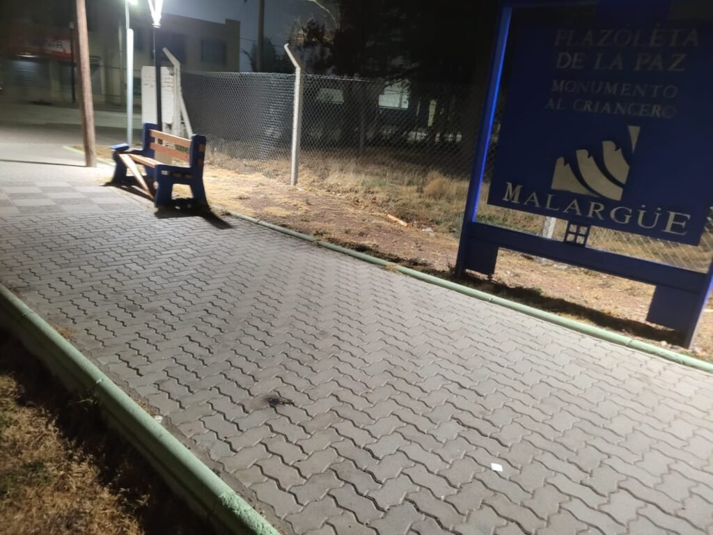 BANCO PLAZOLETA DE LA PAZ 2 copia