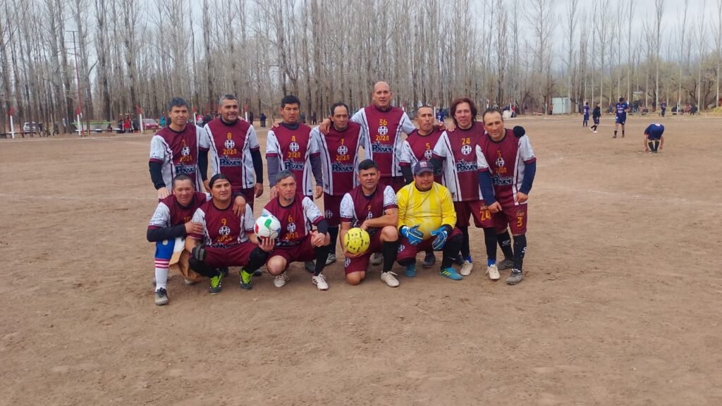 Veteranos de la CoVeFuM: Camping sigue imparable y Patrones manda en el Oro 9 Club Libertad