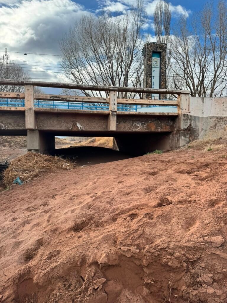 Arroyo La Bebida, al límite: vecinos advierten que una nueva crecida podría inundar a decenas de familias 1 WhatsApp Image 2026 08 25 at 10.58.57 AM