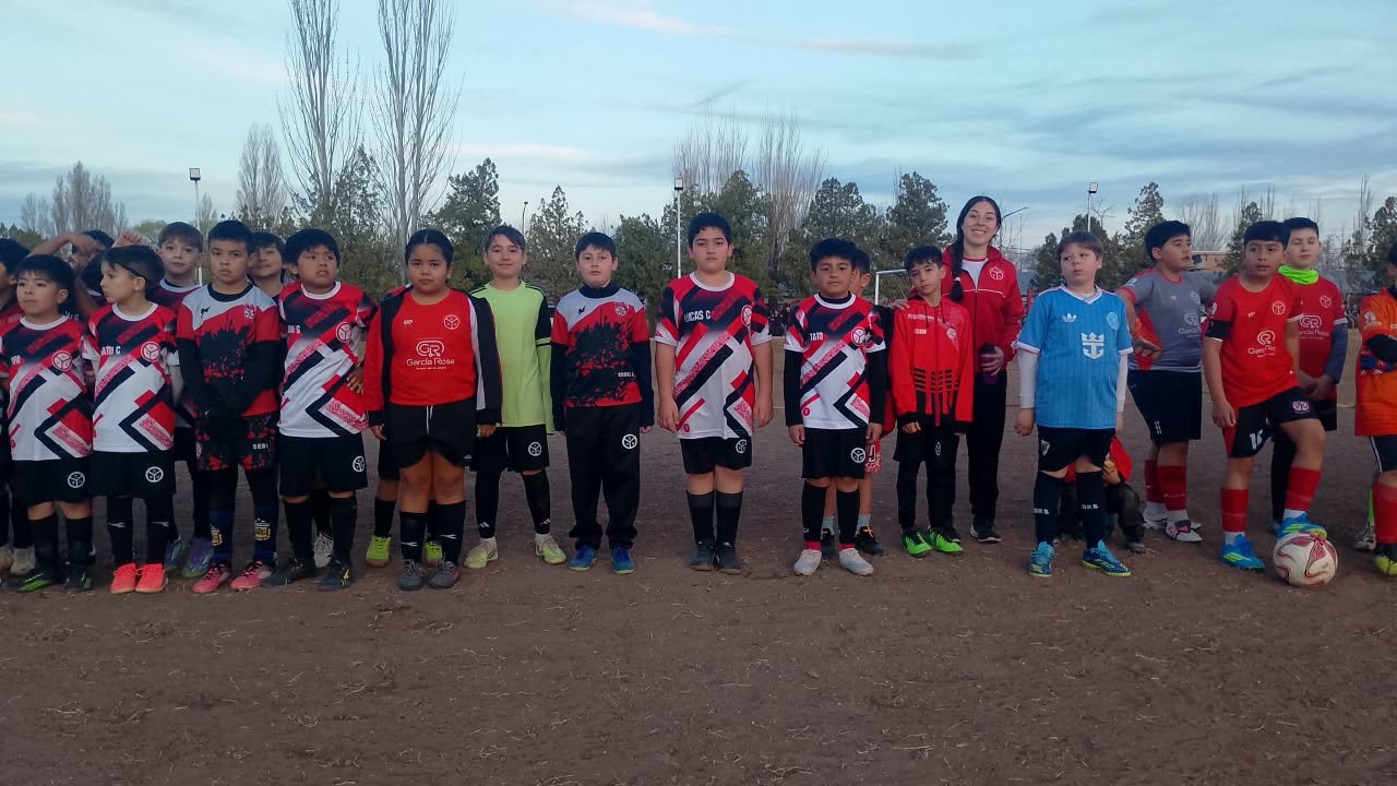 Volantes unidos presentó su Torneo de Fútbol Infantil Max Santos. 7 Imagen 5 1