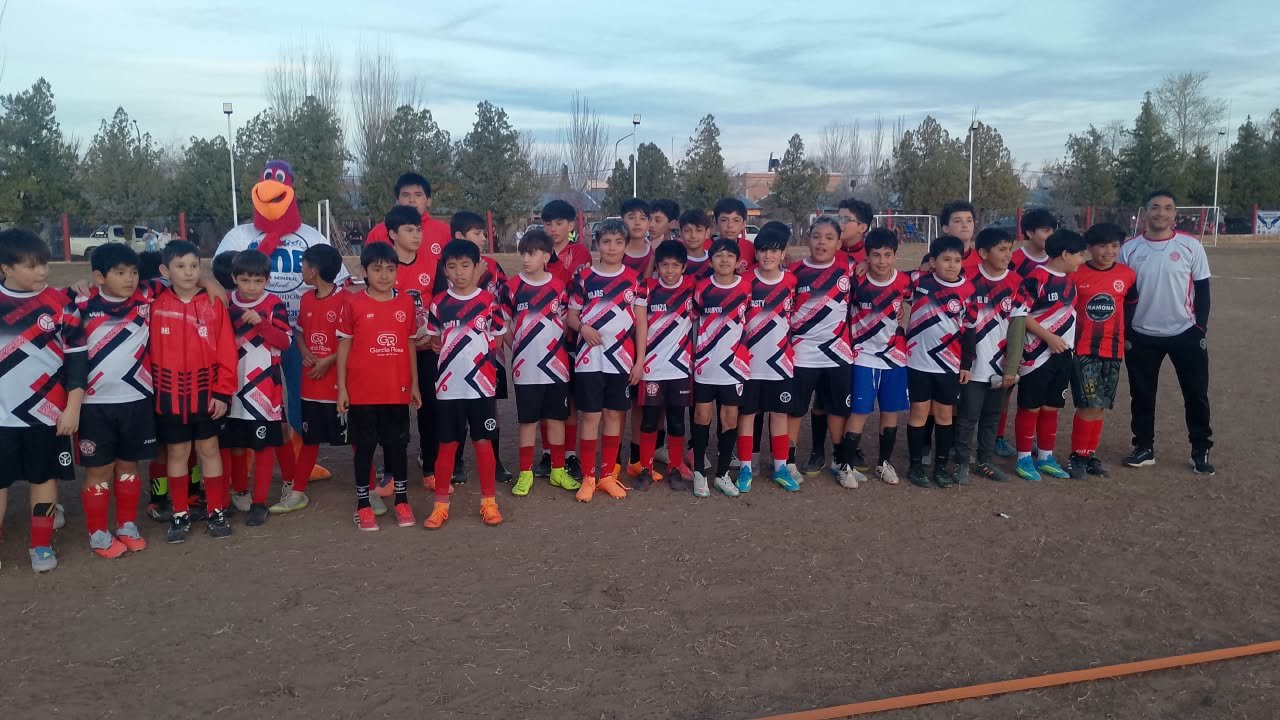 Volantes unidos presentó su Torneo de Fútbol Infantil Max Santos. 9 Imagen 7
