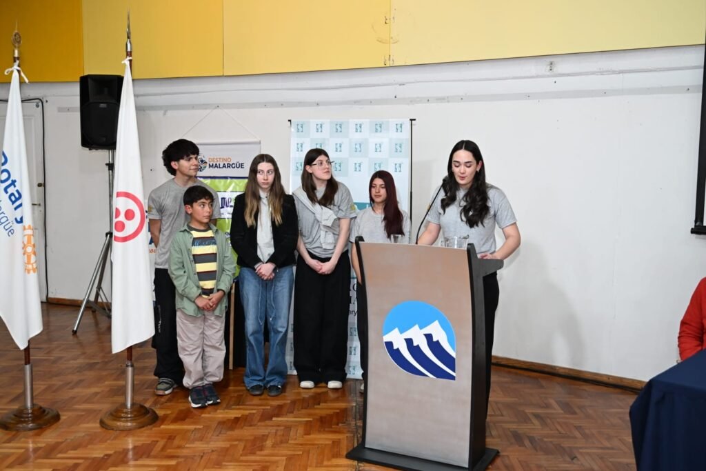 Malargüe abrió la Semana de la Paz con arte, jóvenes e instituciones 3 WhatsApp Image 2026 09 15 at 7.12.57 AM 1