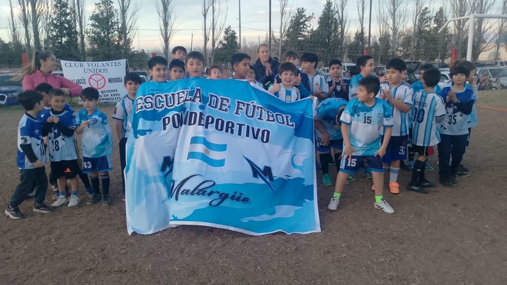 Volantes unidos presentó su Torneo de Fútbol Infantil Max Santos. 3 imagen 1