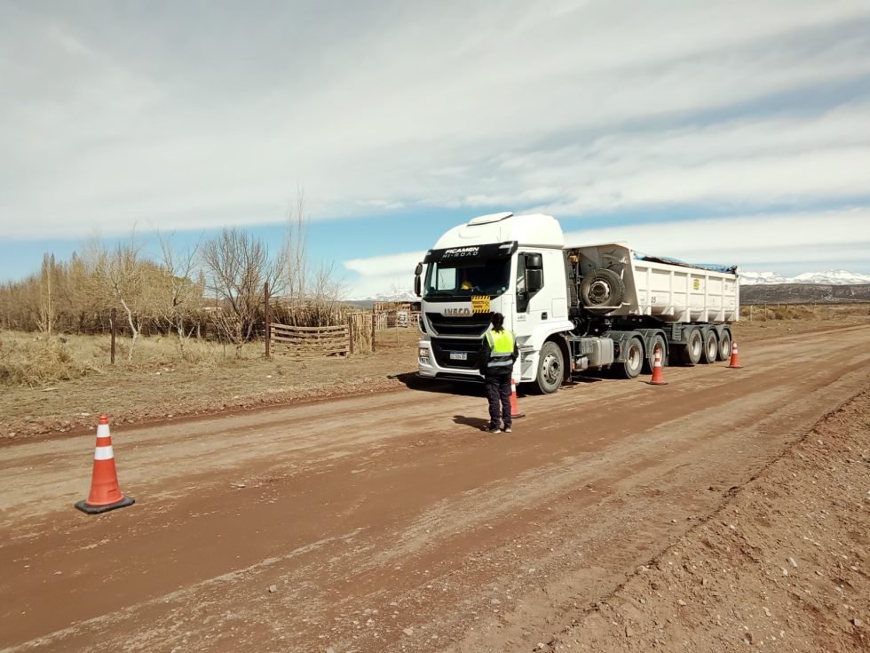 Policía Ambiental Minera: controlaron 155 camiones en Malargüe y el 94% cumplió los requisitos 1 WhatsApp Image 2026 10 02 at 10.20.23 1 980x735 1