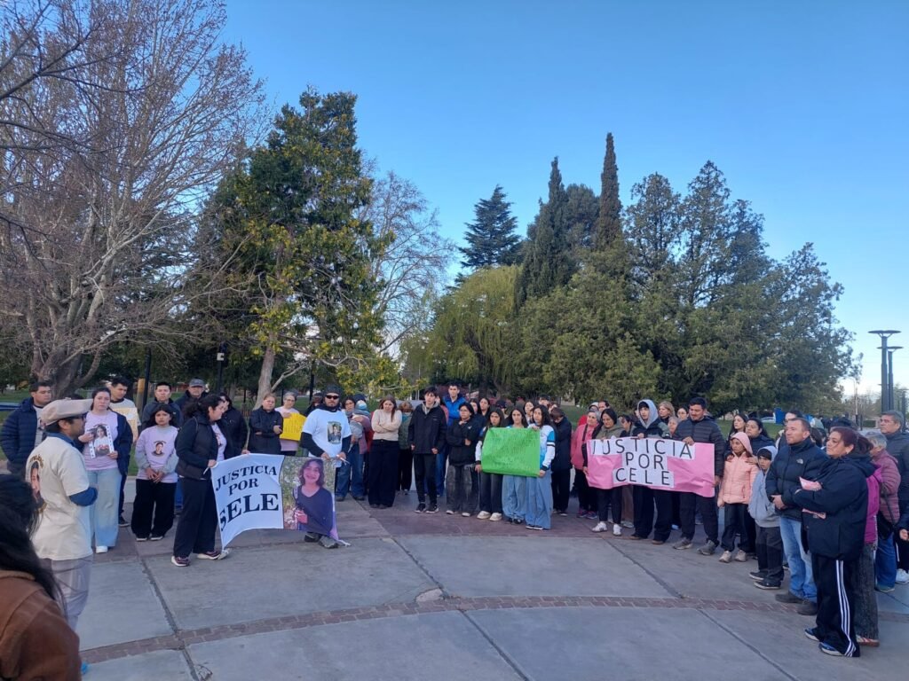 Vecinos acompañaron a la familia de Selena en una marcha por justicia. 1 WhatsApp Image 2026 10 02 at 7.42.16 PM