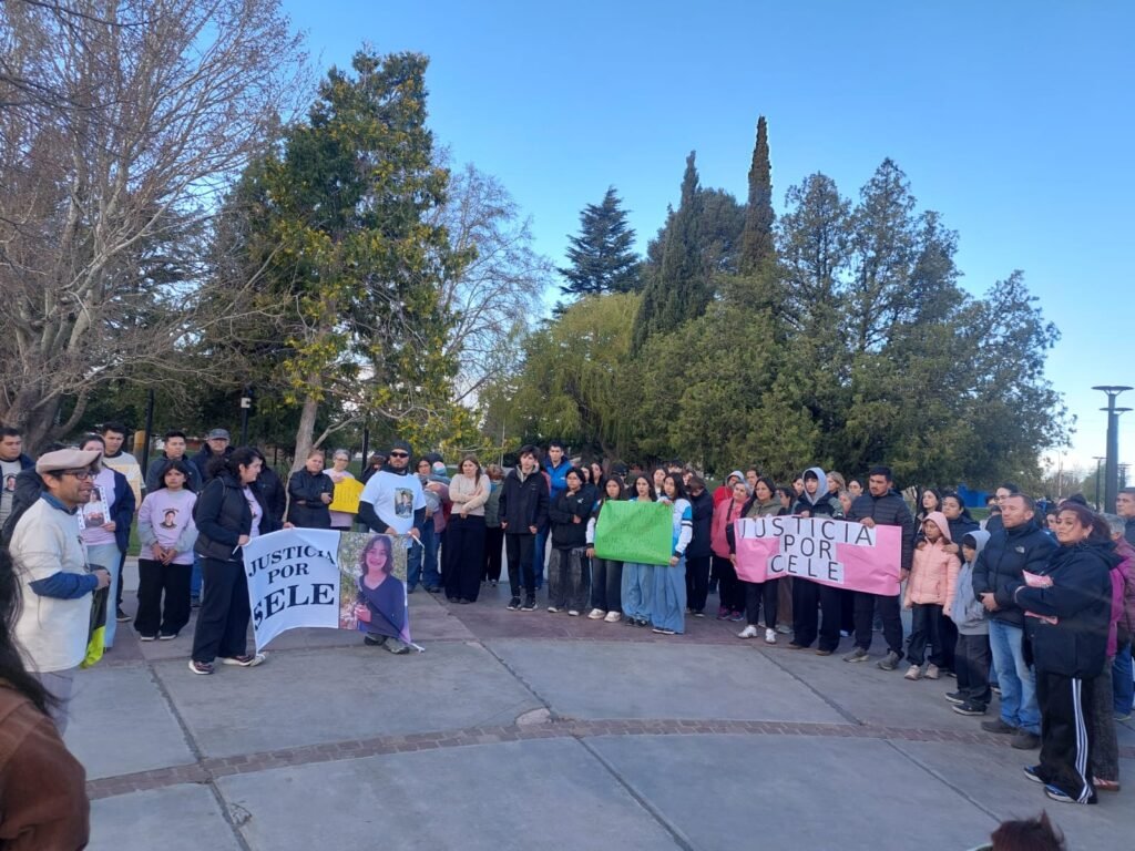 Vecinos acompañaron a la familia de Selena en una marcha por justicia. 2 WhatsApp Image 2026 10 02 at 7.42.17 PM