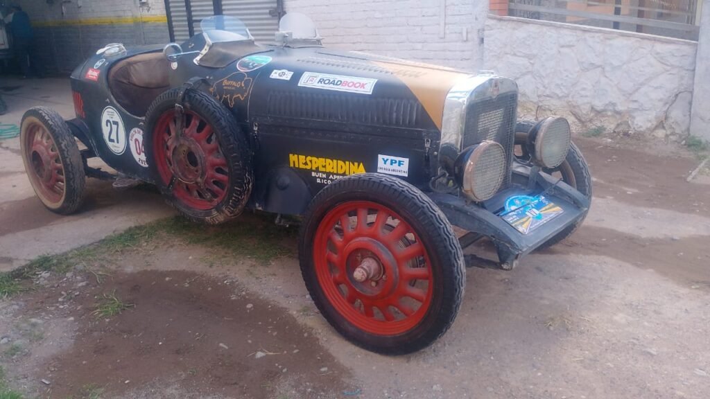 Autos antiguos recorren Mendoza. 1 WhatsApp Image 2026 10 30 at 6.15.49 PM