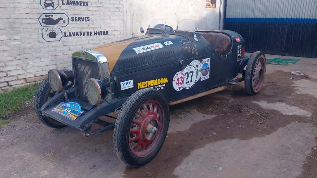 Autos antiguos recorren Mendoza. 2 WhatsApp Image 2026 10 30 at 6.16.16 PM